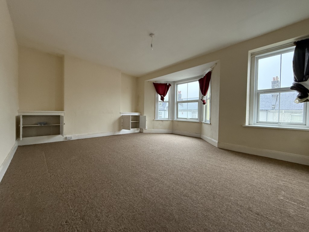 Lot: 79 - SUBSTANTIAL VICTORIAN HOME REQUIRING REFURBISHMENT - Primary bedroom